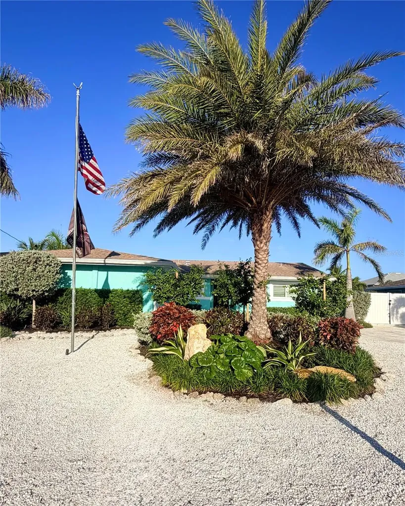 3708 Royal Palm Drive Bradenton FL 34210