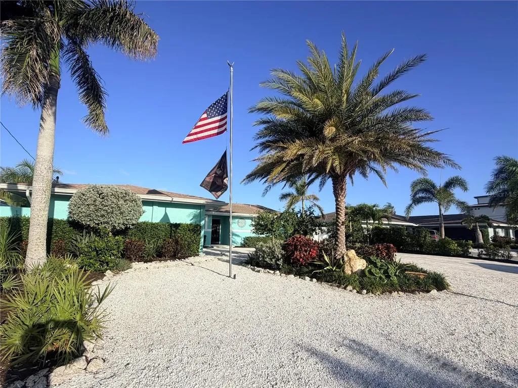 3708 Royal Palm Drive Bradenton FL 34210