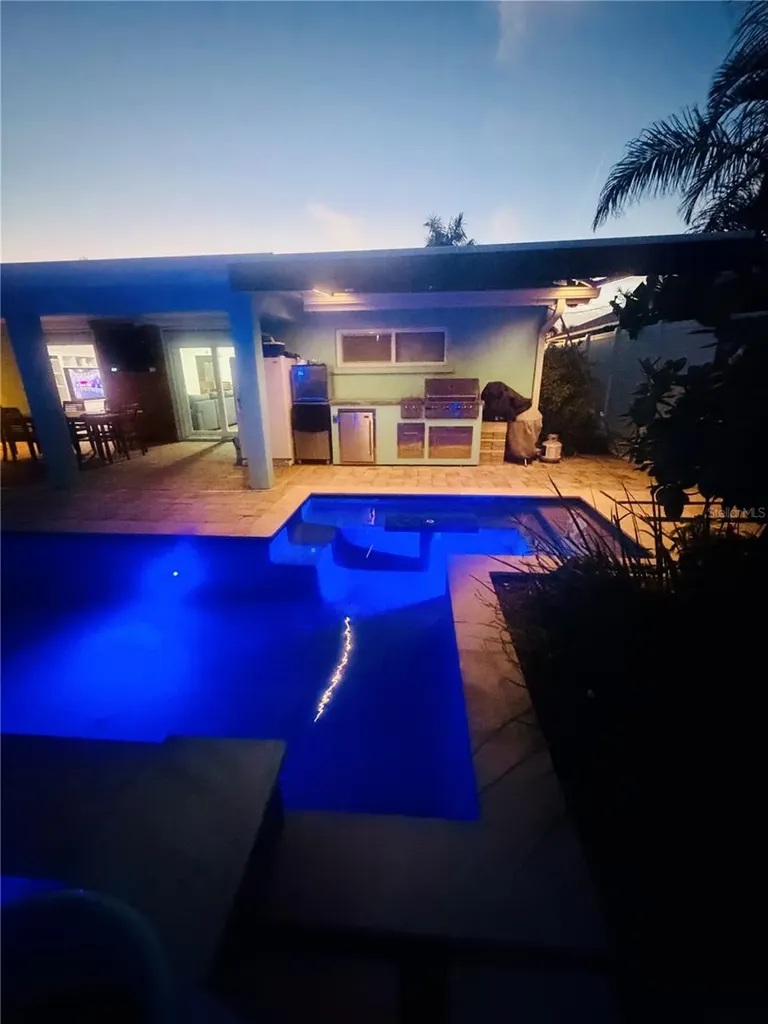 3708 Royal Palm Drive Bradenton FL 34210