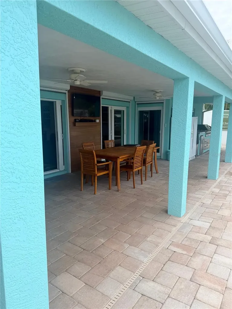 3708 Royal Palm Drive Bradenton FL 34210