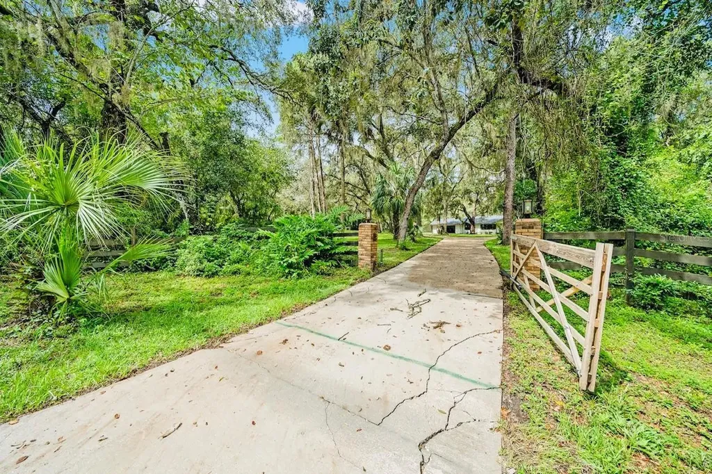 10245 E Trails End Road Floral City FL 34436