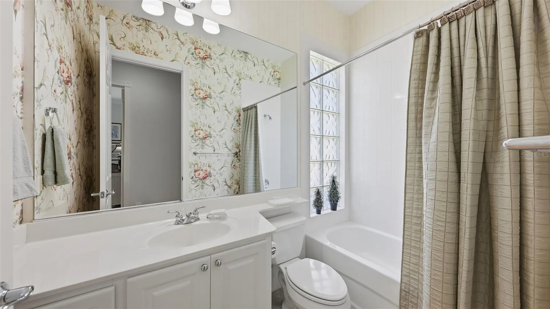 8080 Cardena Lane Sarasota FL 34238