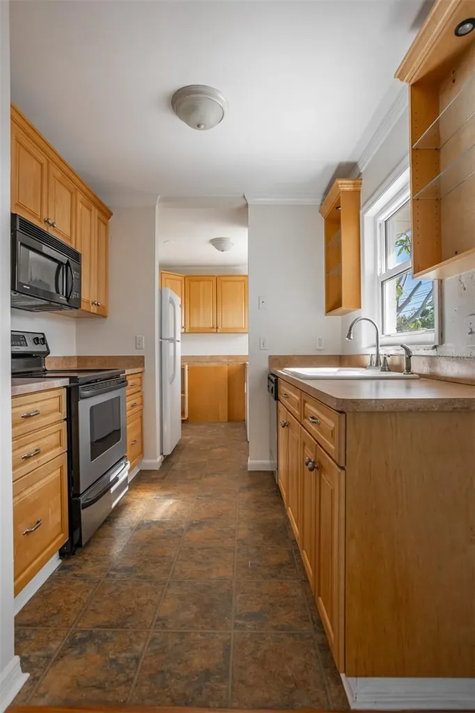 9317 Crestview Street Seminole FL 33772
