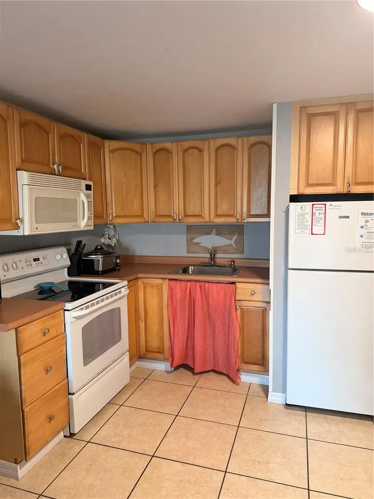 82 2nd Street Cedar Key FL 32625