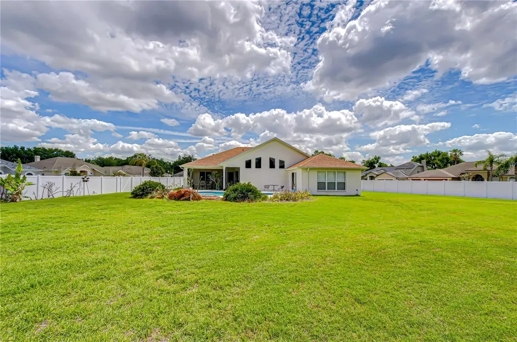 2833 Mossy Timber Trail Valrico FL 33596