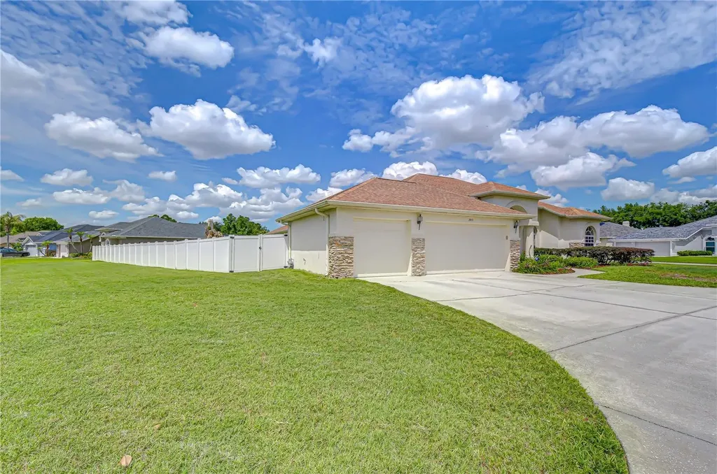 2833 Mossy Timber Trail Valrico FL 33596