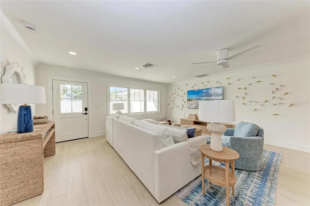 431 Island Circle Sarasota FL 34242