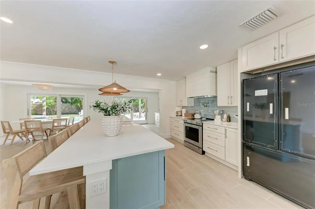 431 Island Circle Sarasota FL 34242
