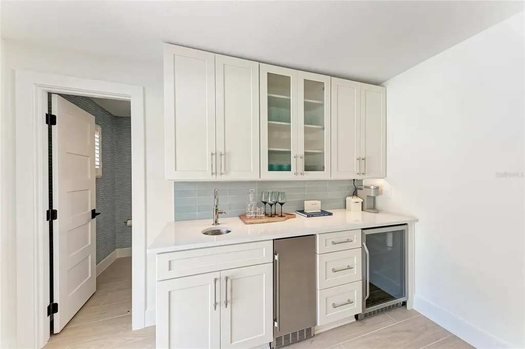 431 Island Circle Sarasota FL 34242