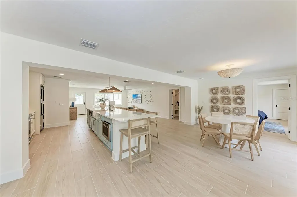 431 Island Circle Sarasota FL 34242