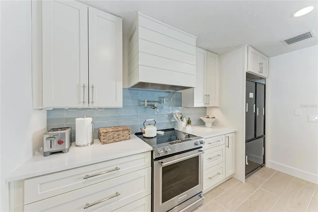 431 Island Circle Sarasota FL 34242