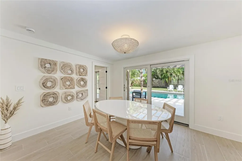 431 Island Circle Sarasota FL 34242