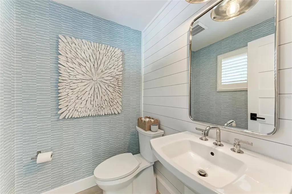 431 Island Circle Sarasota FL 34242