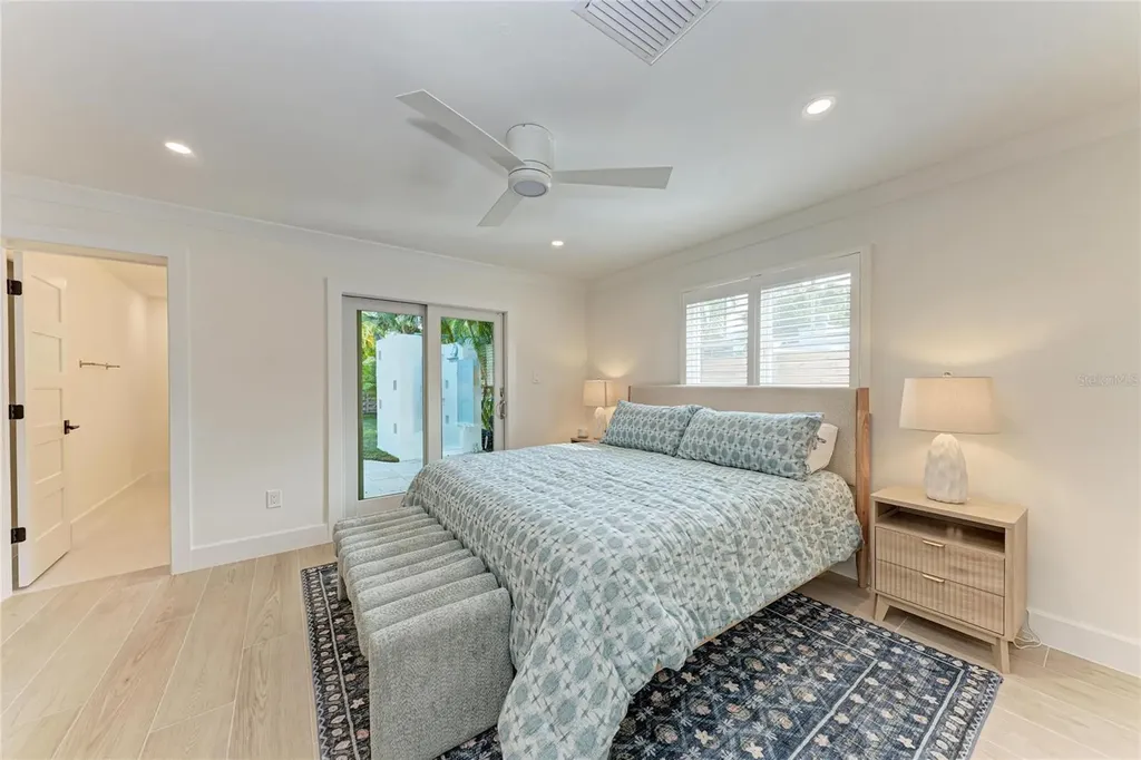 431 Island Circle Sarasota FL 34242