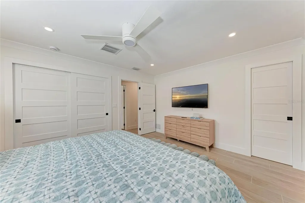 431 Island Circle Sarasota FL 34242
