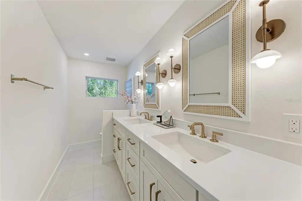 431 Island Circle Sarasota FL 34242