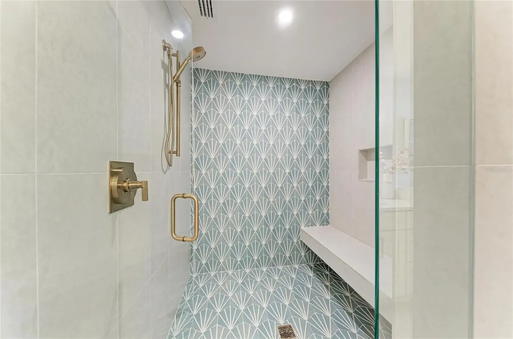 431 Island Circle Sarasota FL 34242