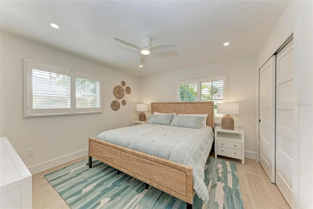 431 Island Circle Sarasota FL 34242
