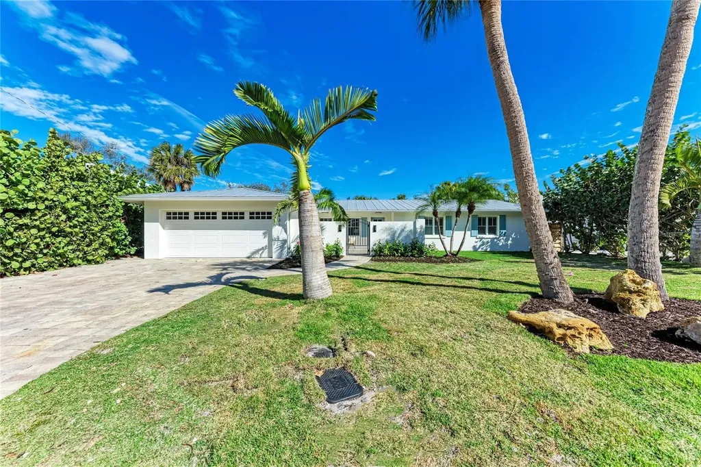 431 Island Circle Sarasota FL 34242