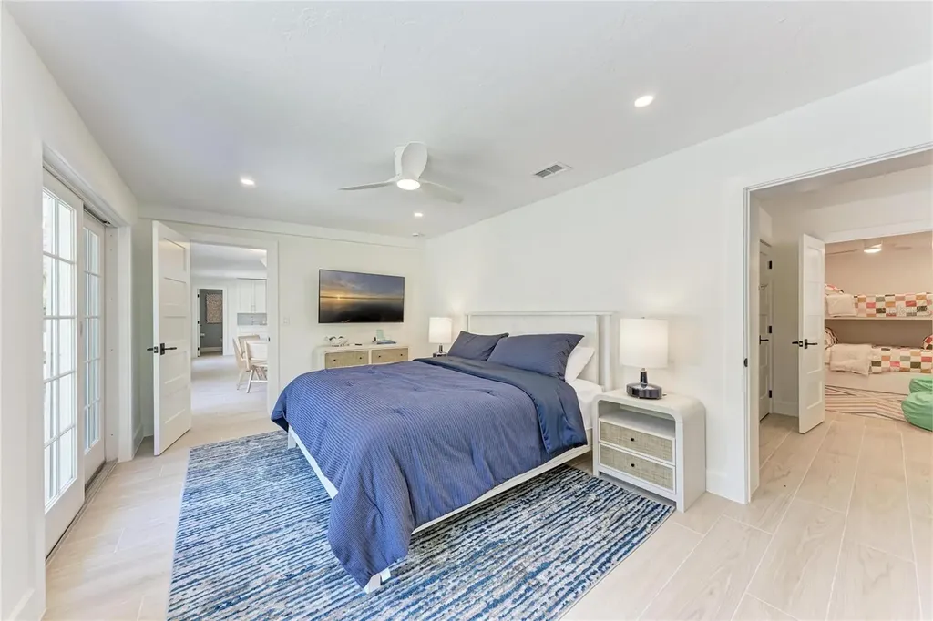 431 Island Circle Sarasota FL 34242