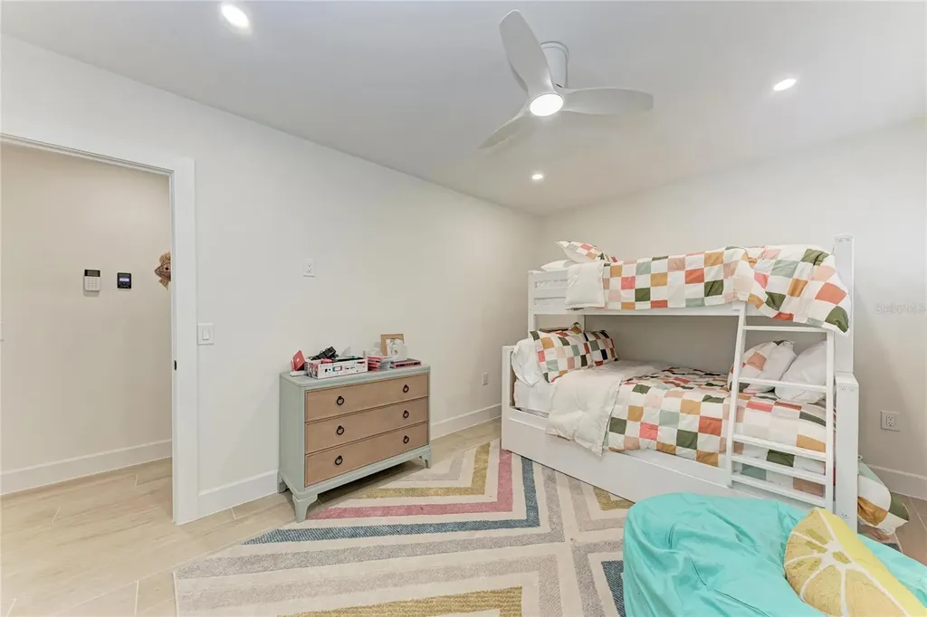 431 Island Circle Sarasota FL 34242