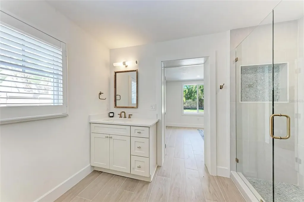 431 Island Circle Sarasota FL 34242