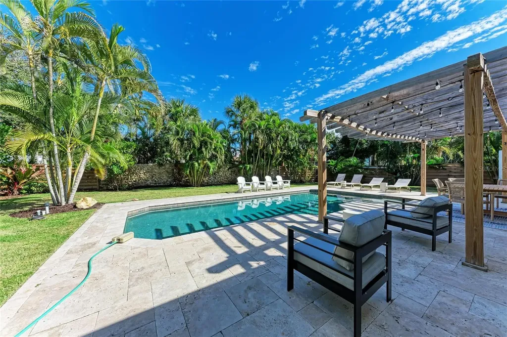 431 Island Circle Sarasota FL 34242