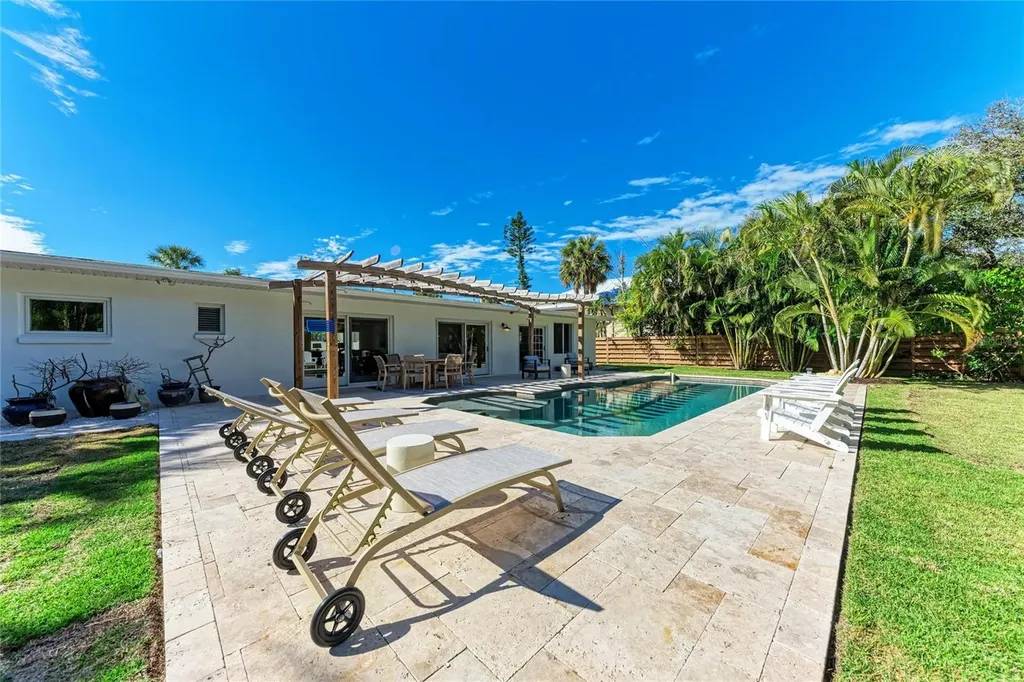 431 Island Circle Sarasota FL 34242