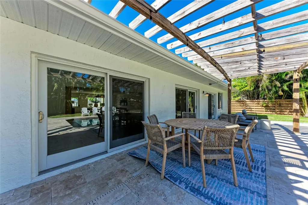 431 Island Circle Sarasota FL 34242