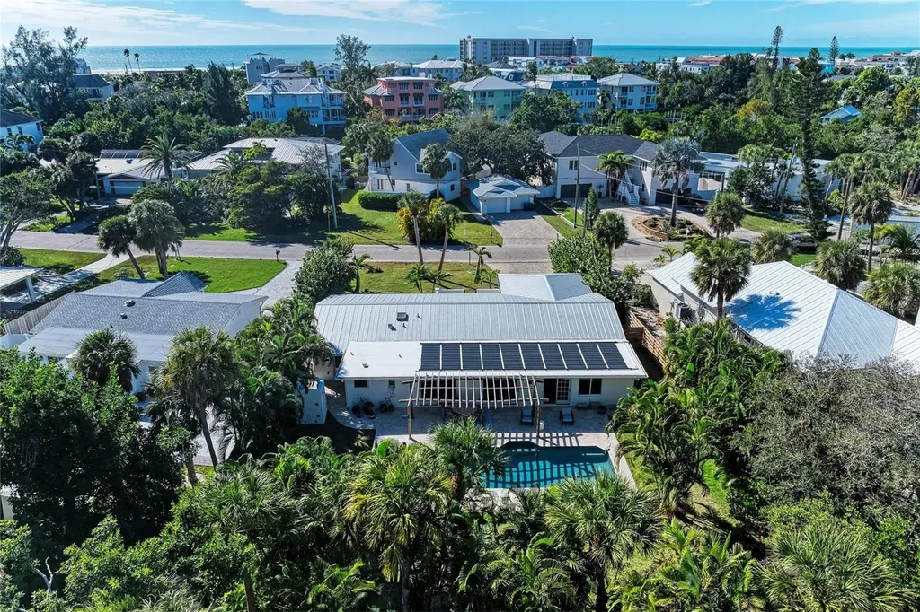 431 Island Circle Sarasota FL 34242