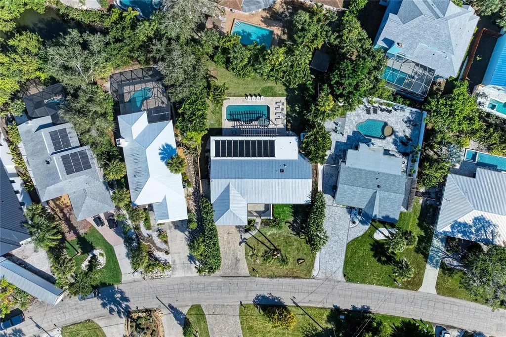 431 Island Circle Sarasota FL 34242