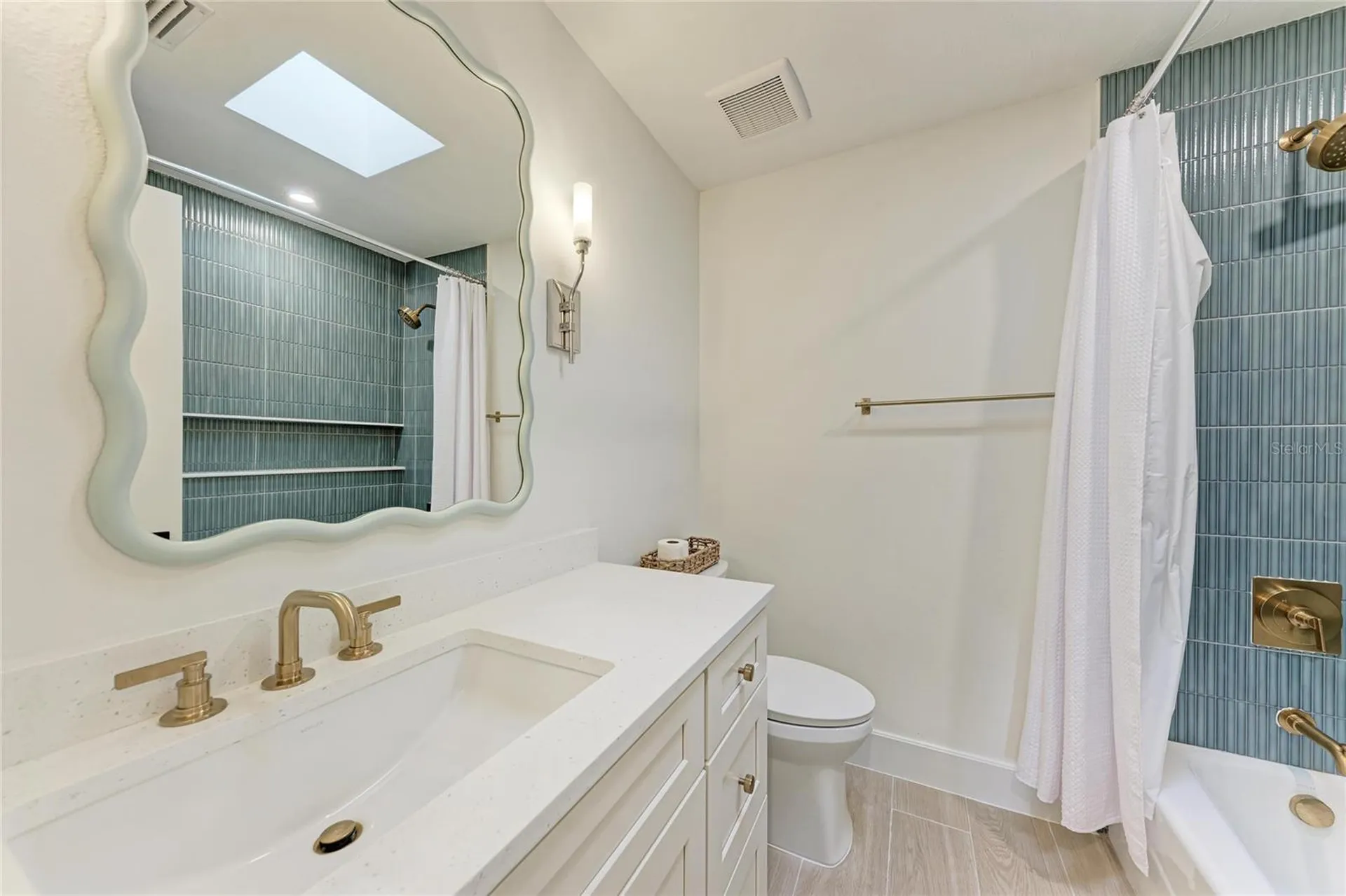 431 Island Circle Sarasota FL 34242