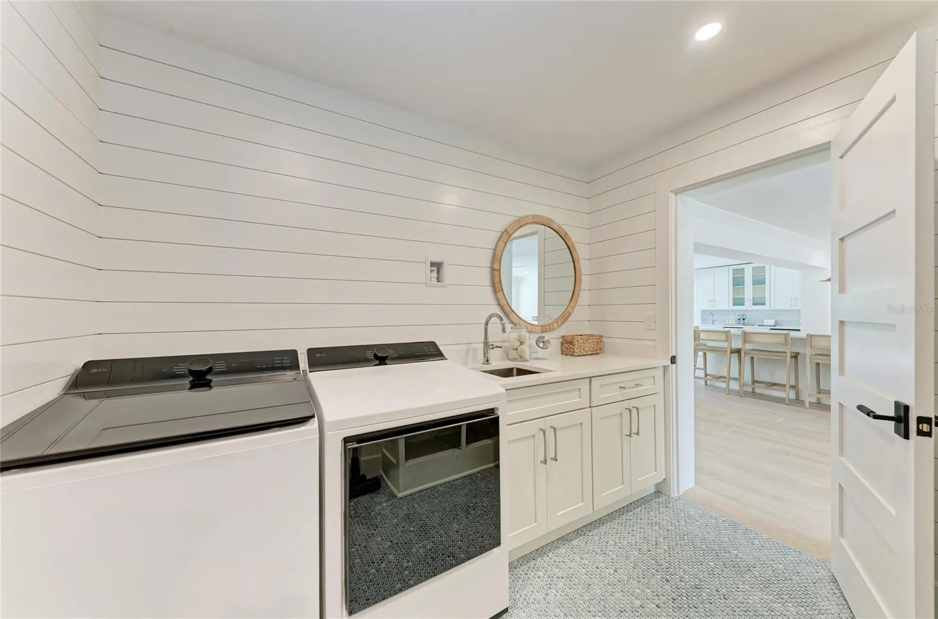 431 Island Circle Sarasota FL 34242