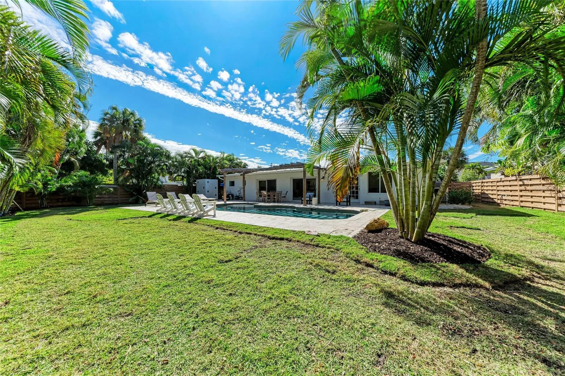 431 Island Circle Sarasota FL 34242