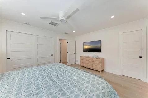 431 Island Circle Sarasota FL 34242