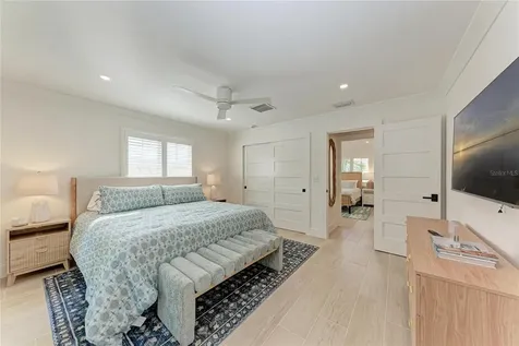 431 Island Circle Sarasota FL 34242