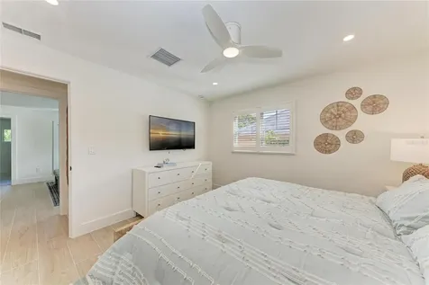 431 Island Circle Sarasota FL 34242