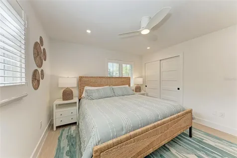 431 Island Circle Sarasota FL 34242