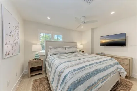 431 Island Circle Sarasota FL 34242