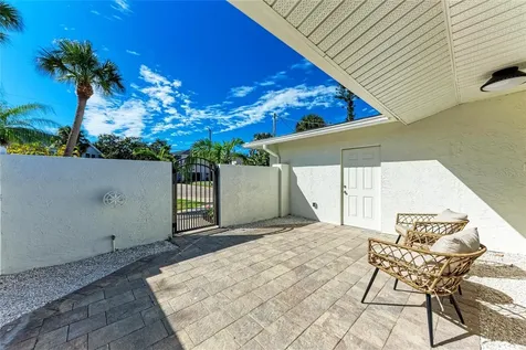 431 Island Circle Sarasota FL 34242