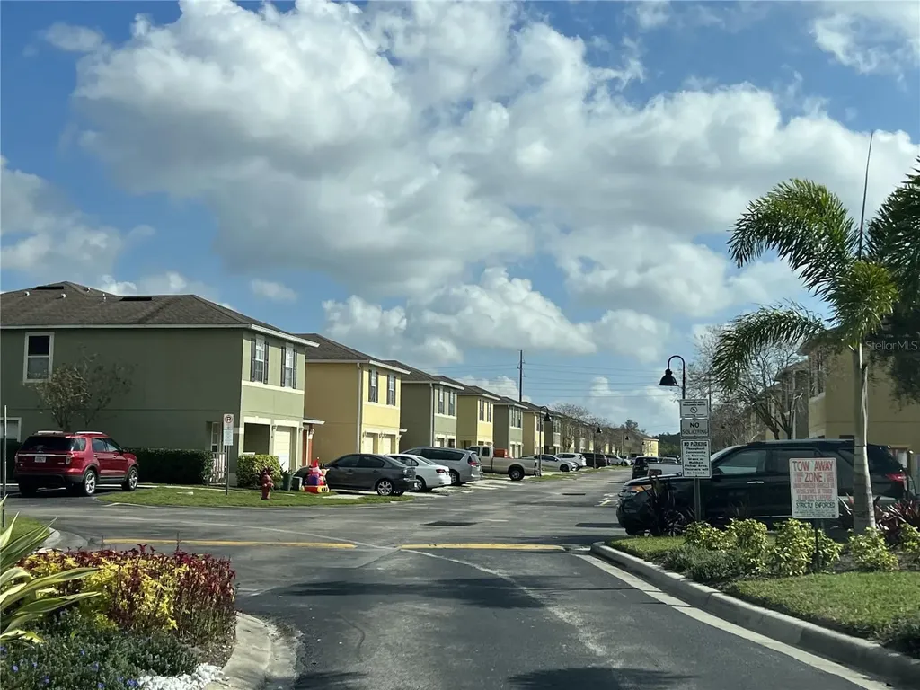 572 Cresting Oak Circle Orlando FL 32824