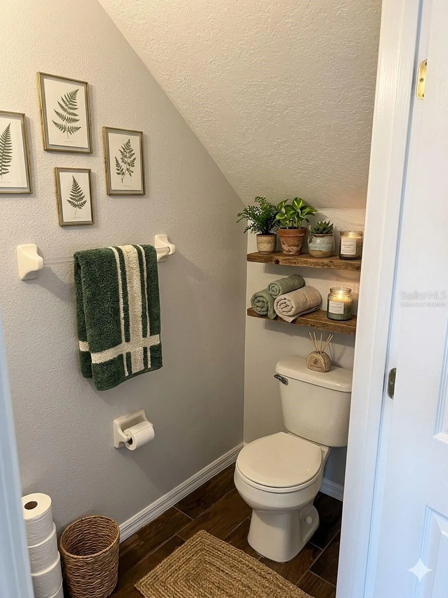 572 Cresting Oak Circle Orlando FL 32824