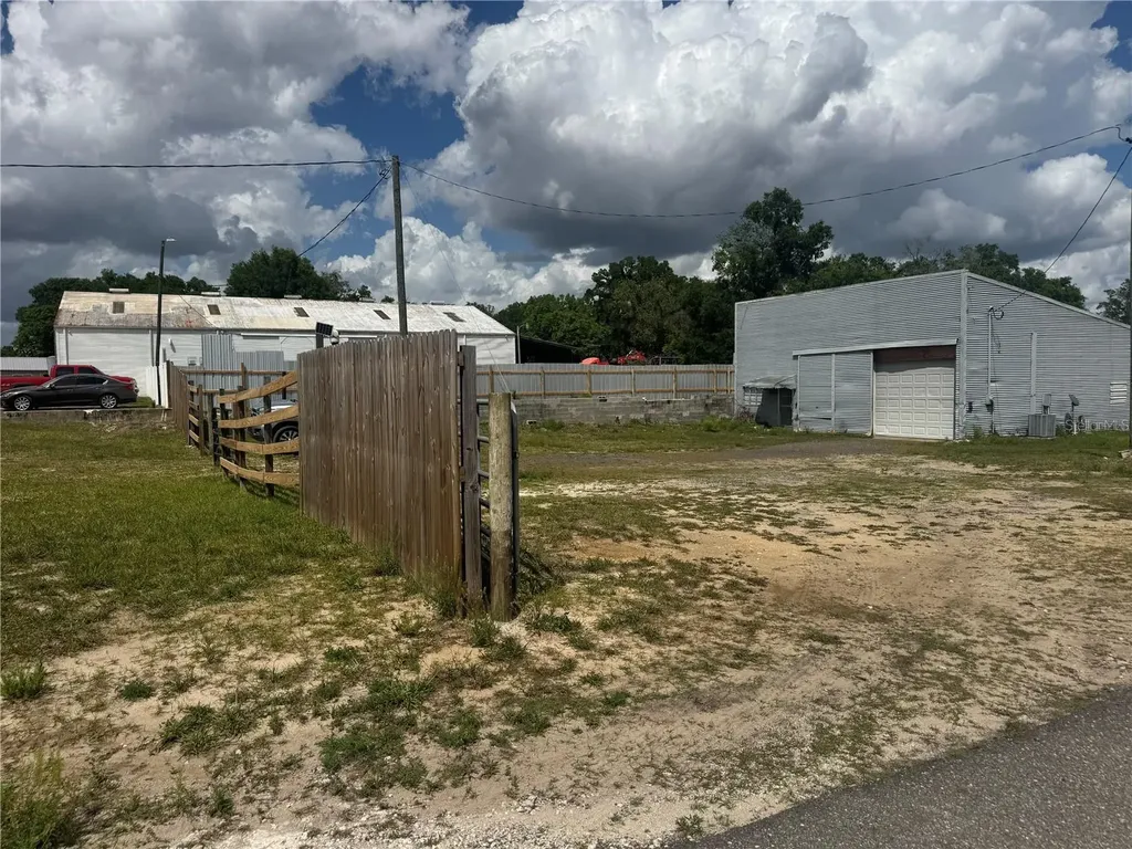 16008 Us Highway 301 Dade City FL 33523