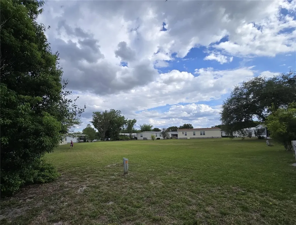 2691 Lake Grassmere Circle Zellwood FL 32798