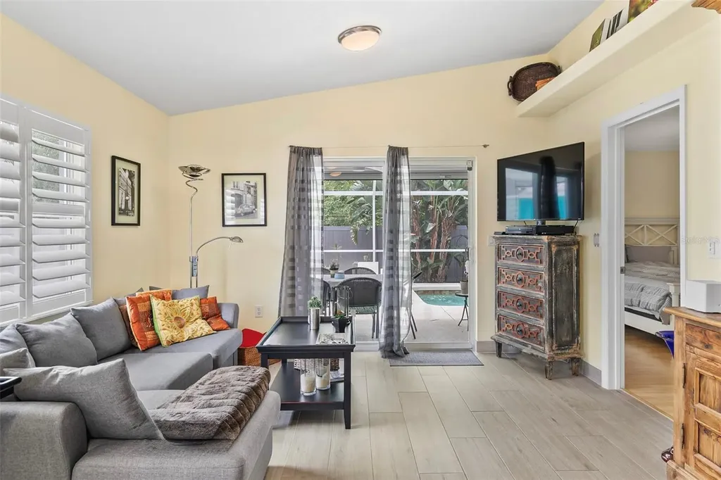1866 Vamo Drive Sarasota FL 34231