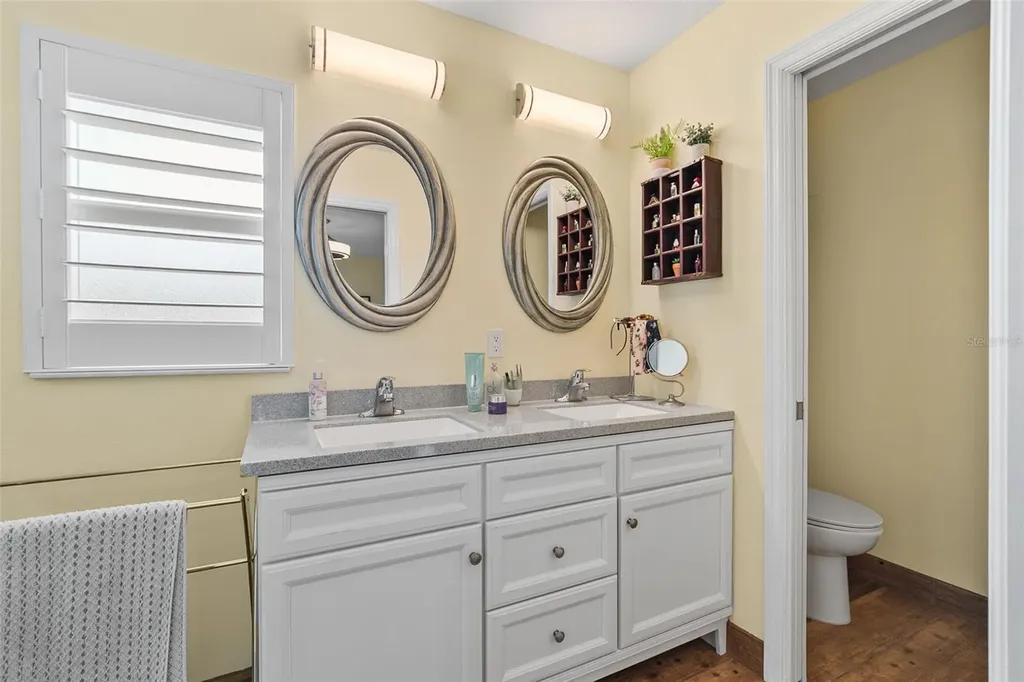 1866 Vamo Drive Sarasota FL 34231