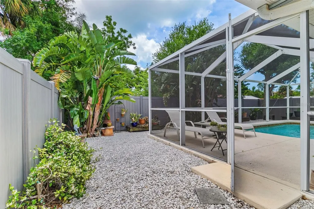 1866 Vamo Drive Sarasota FL 34231