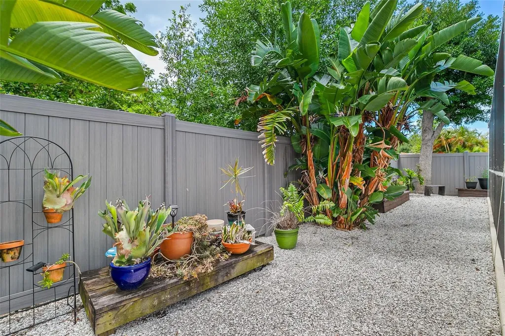 1866 Vamo Drive Sarasota FL 34231