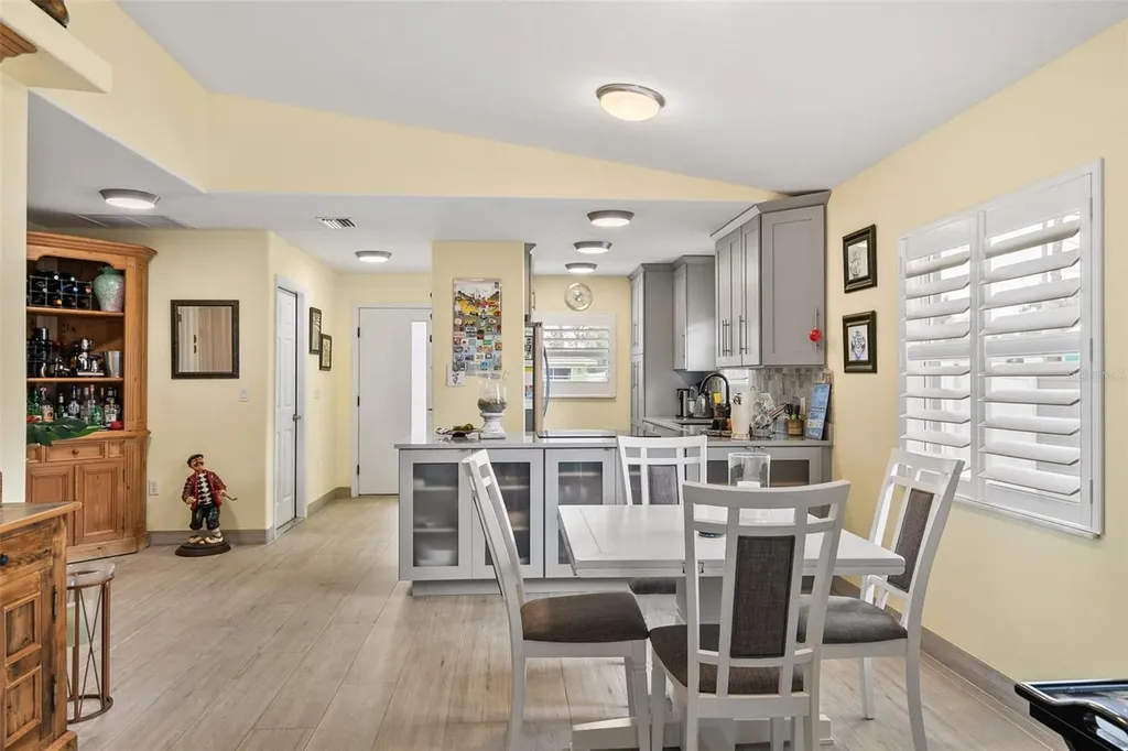 1866 Vamo Drive Sarasota FL 34231