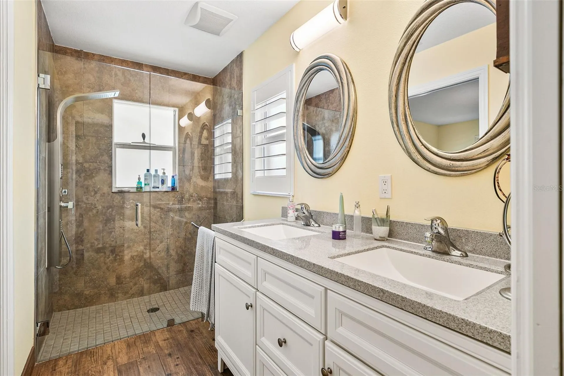 1866 Vamo Drive Sarasota FL 34231